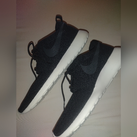 Nike - Picture 4 of 4